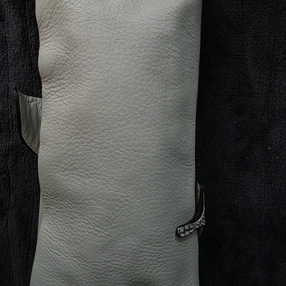 Karen Millen Cream Leather Bag with Silver Details - Picture 3 of 5